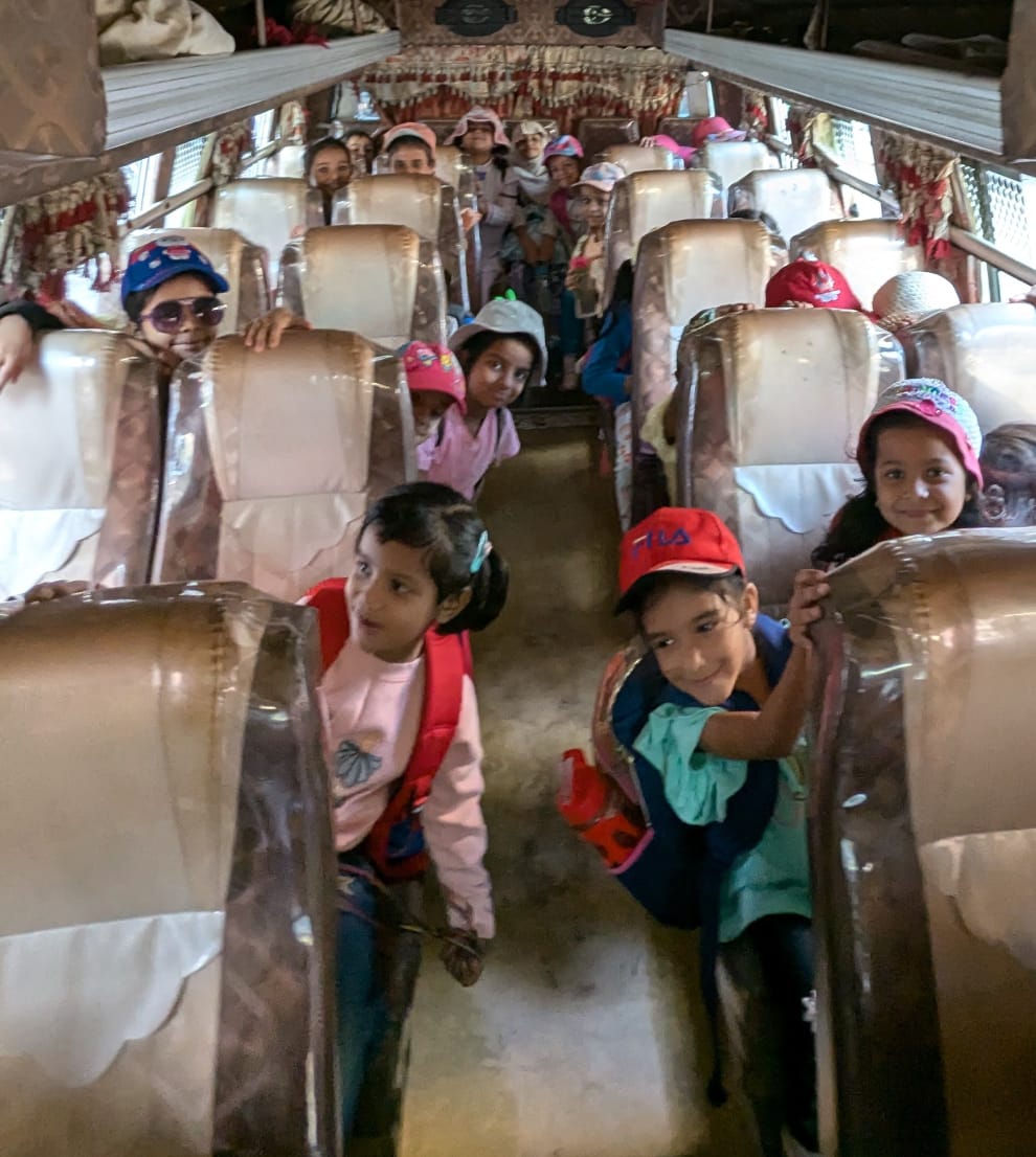 The field trip of Class KG (12)